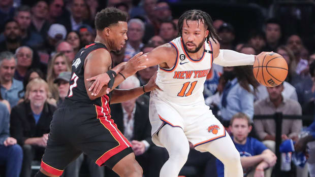 Knicks’ Jalen Brunson posts up Heat’s Kyle Lowry.